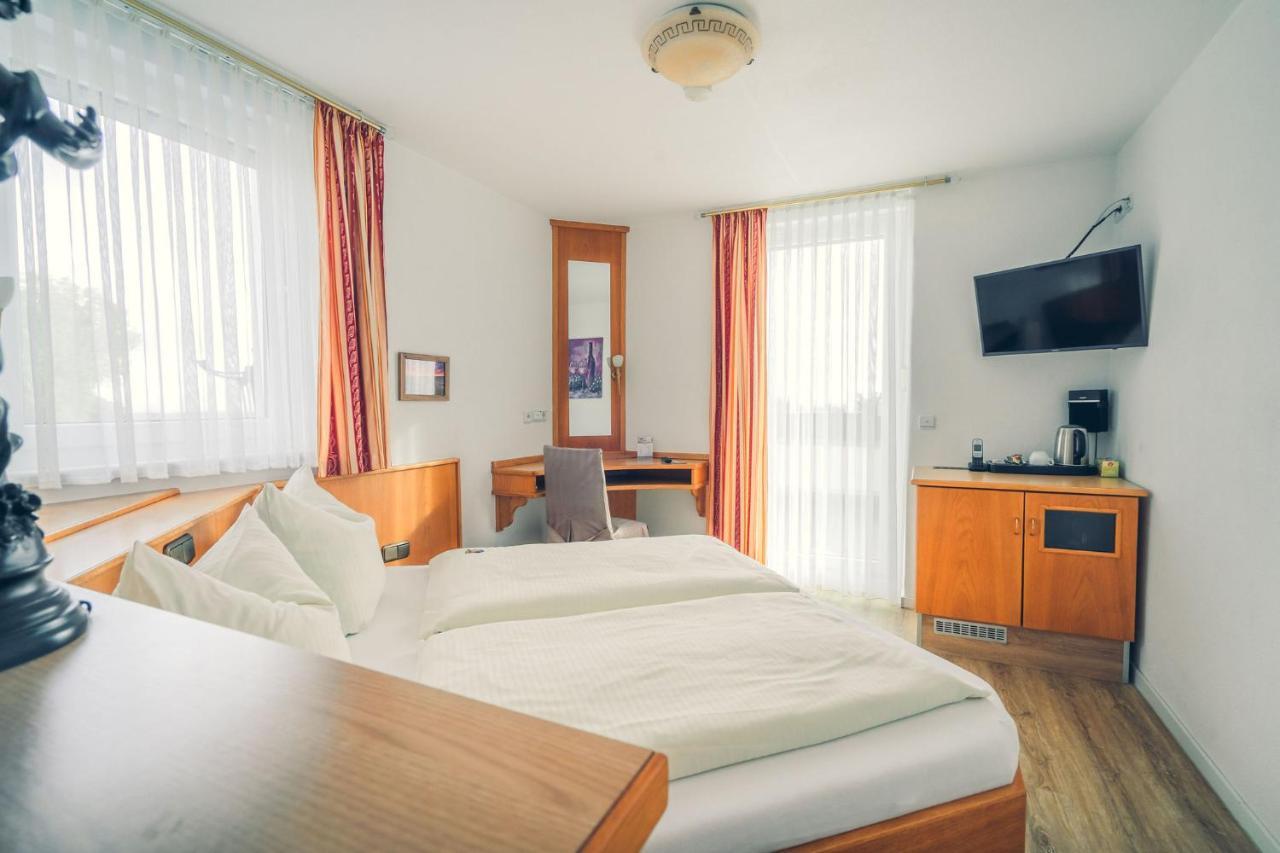 Hotel Kalenborner Hoehe Екстериор снимка