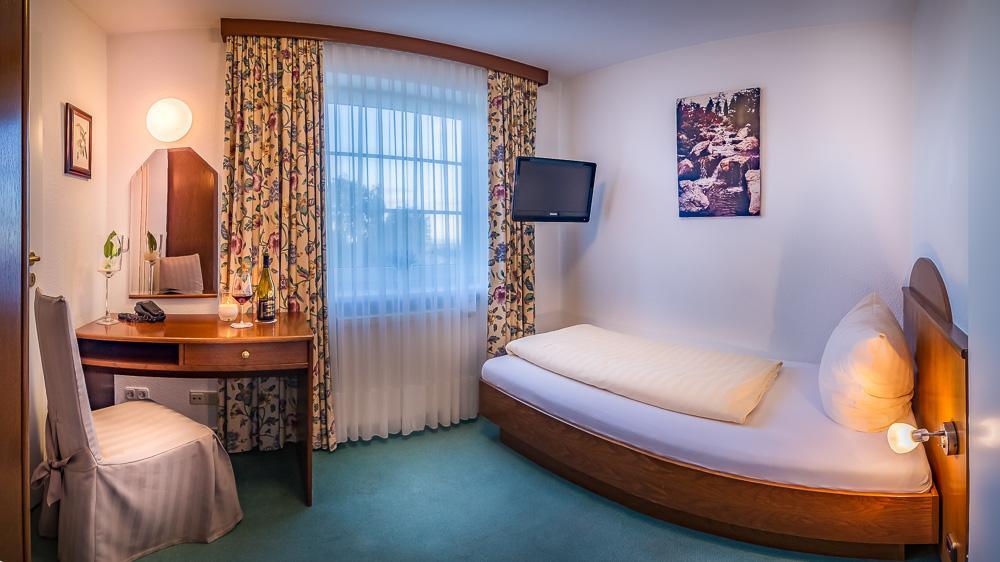 Hotel Kalenborner Hoehe Екстериор снимка